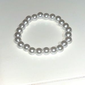White pearl bracelet